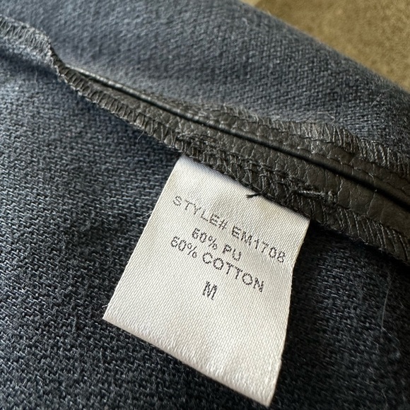 FASHION NOVA mini faux leather zip up skirt - Picture 4 of 6